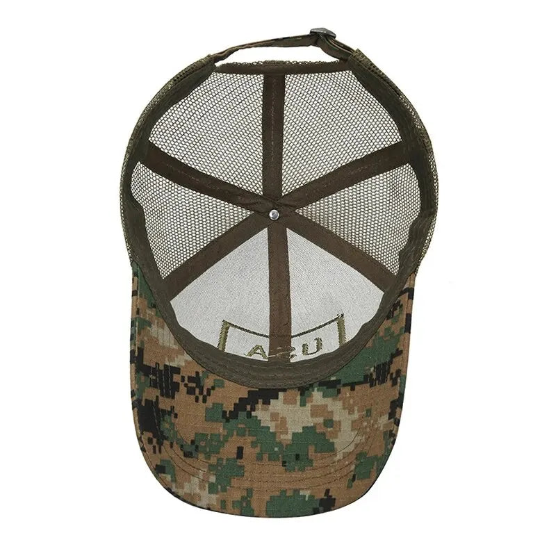 Baseball cap made of breathable mesh with embroidered details and sun protection for outdoor activities.