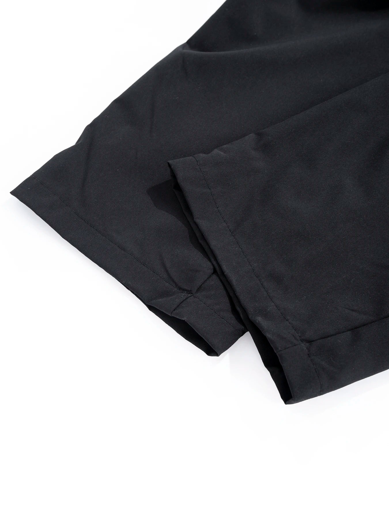 Men's cargo pants, sweatshirt style with multiple pockets.